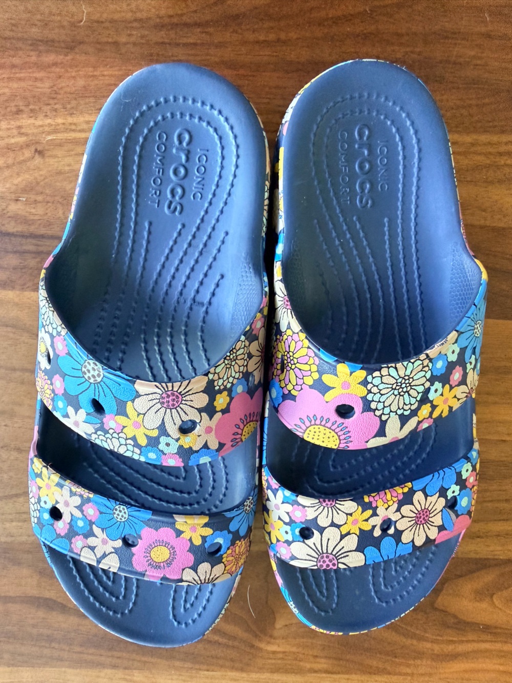 CROCS Navy Classic Retro floral sandal - size 8